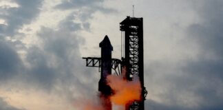 VIDEO: SpaceX Tower Catches Its First Starship Rocket!