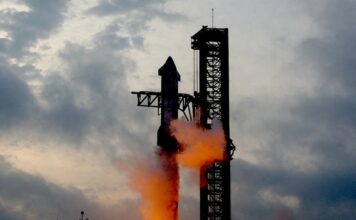VIDEO: SpaceX Tower Catches Its First Starship Rocket!